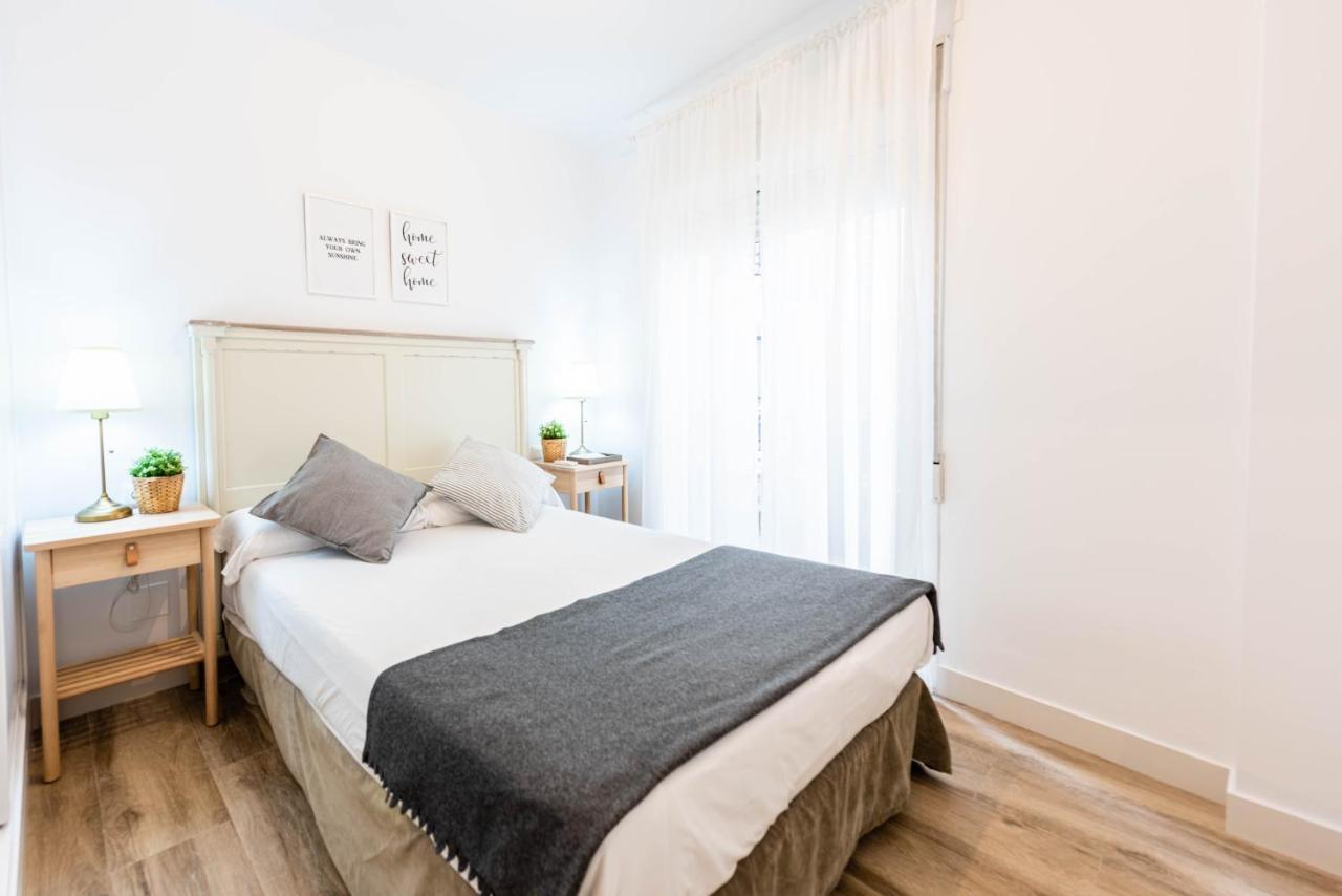 Apartamentos Toboso Plaza Nerja Ngoại thất bức ảnh A bedroom