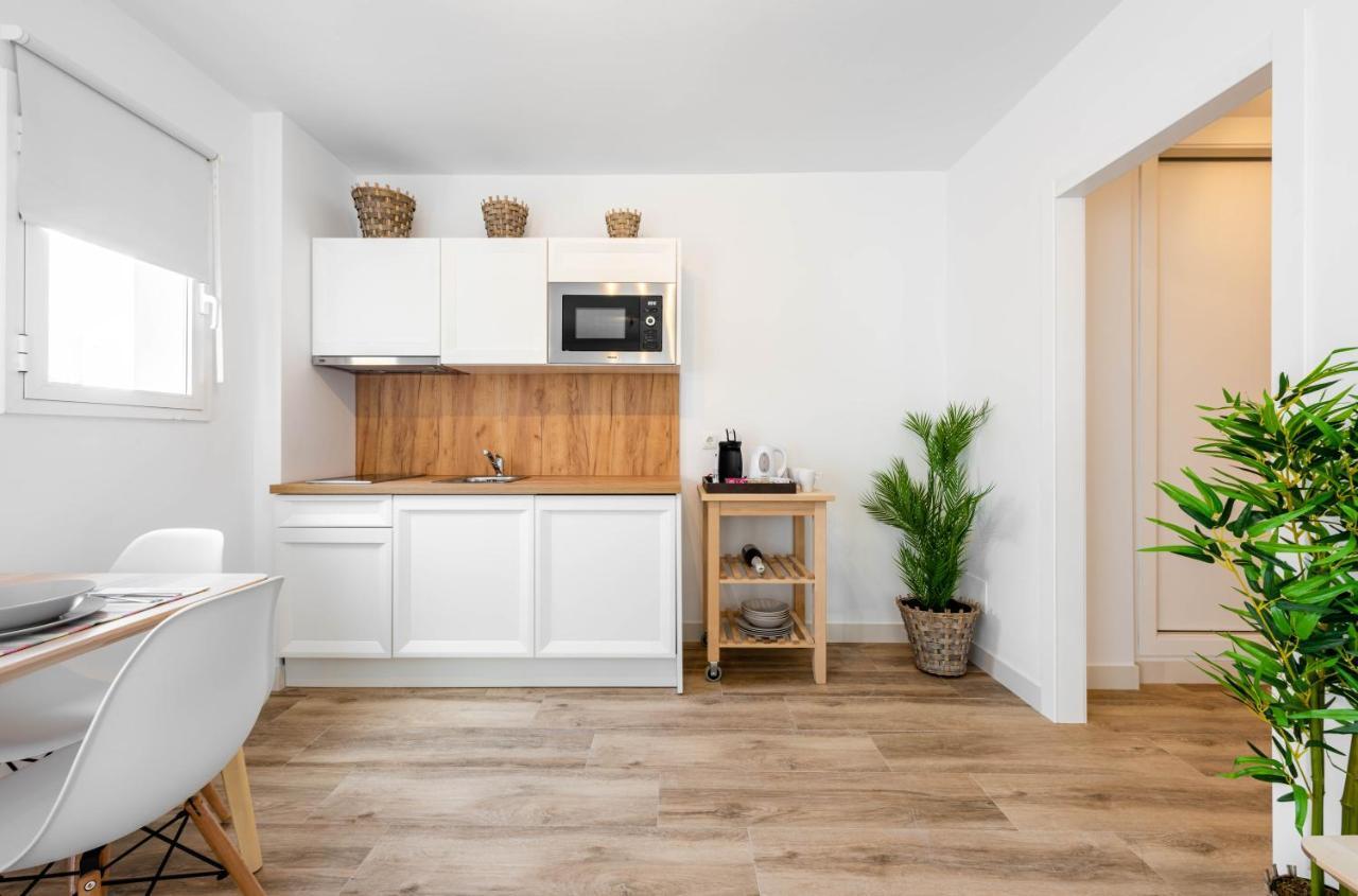 Apartamentos Toboso Plaza Nerja Ngoại thất bức ảnh A typical studio apartment