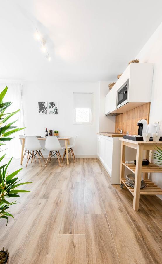Apartamentos Toboso Plaza Nerja Ngoại thất bức ảnh A kitchen in a typical apartment
