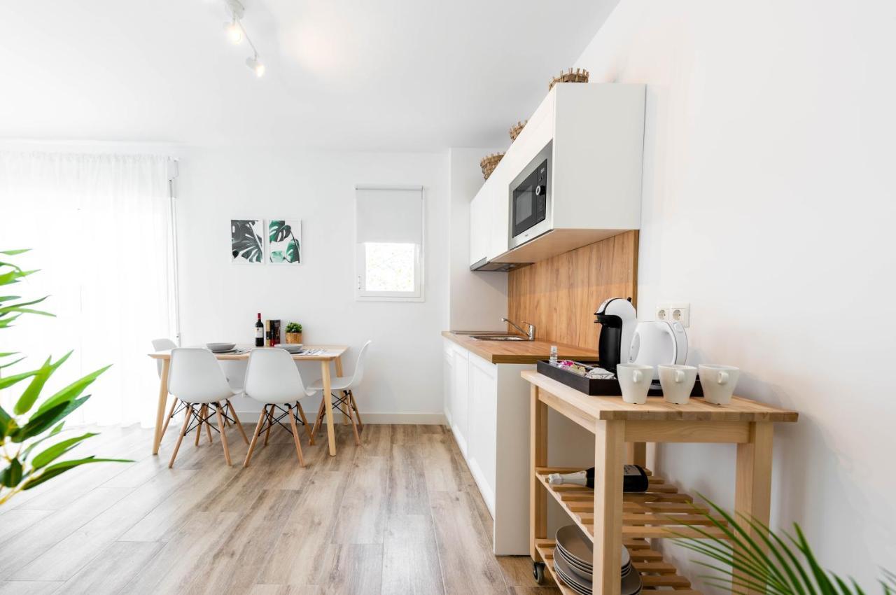 Apartamentos Toboso Plaza Nerja Ngoại thất bức ảnh A modern kitchen