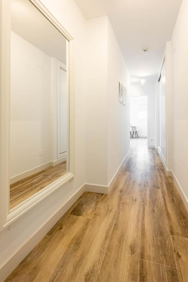 Apartamentos Toboso Plaza Nerja Ngoại thất bức ảnh A hallway