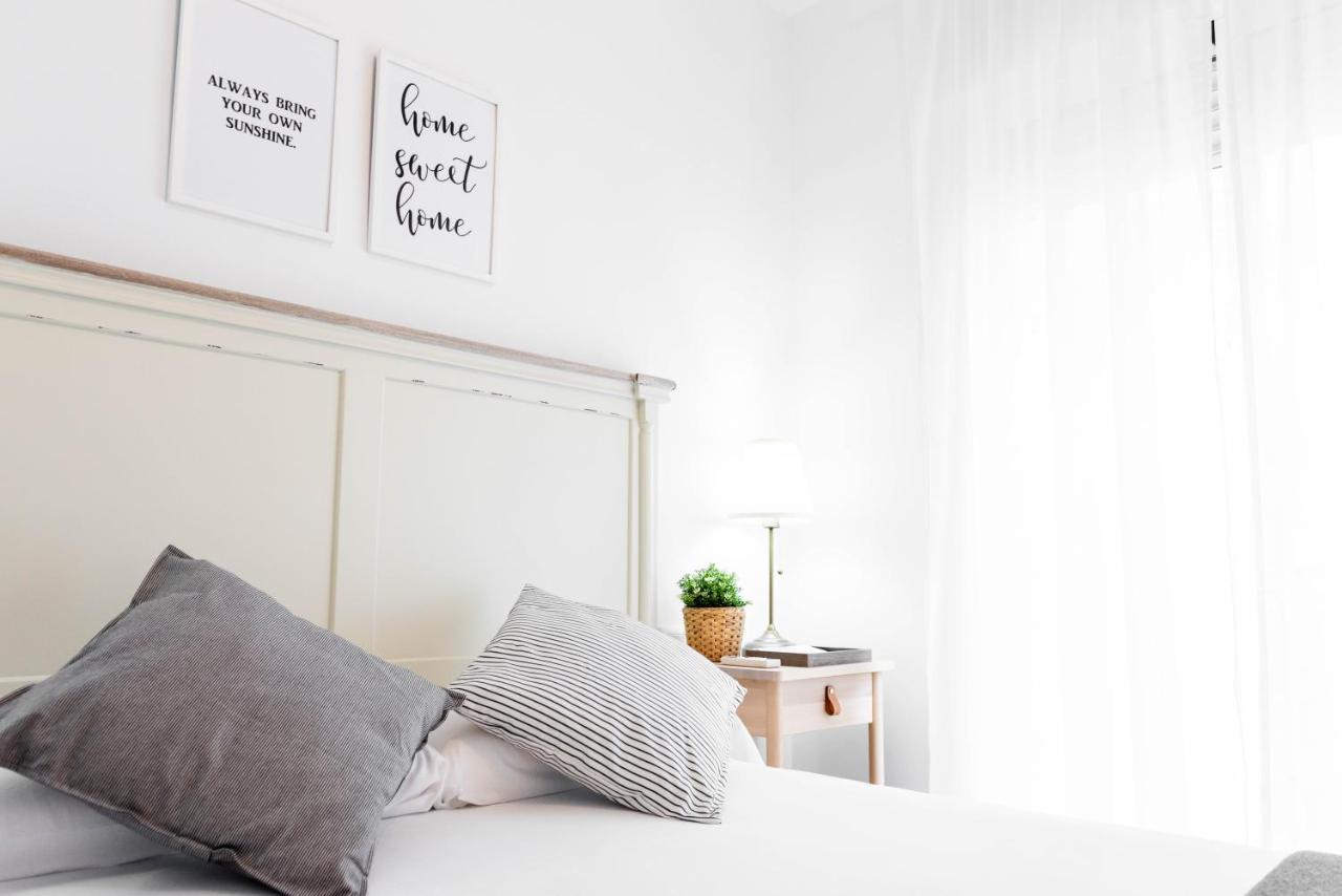 Apartamentos Toboso Plaza Nerja Ngoại thất bức ảnh A bedroom