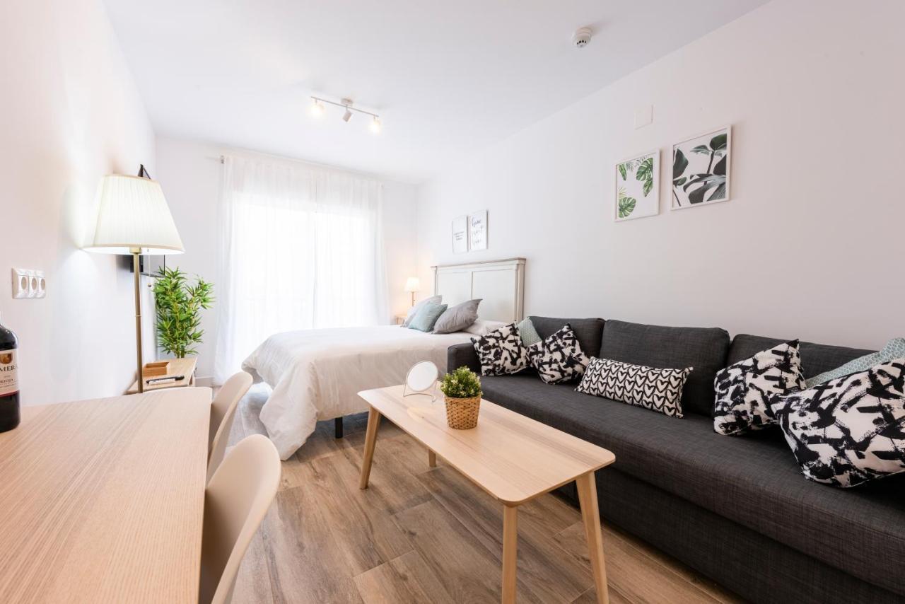 Apartamentos Toboso Plaza Nerja Ngoại thất bức ảnh A studio apartment in Madrid, Spain