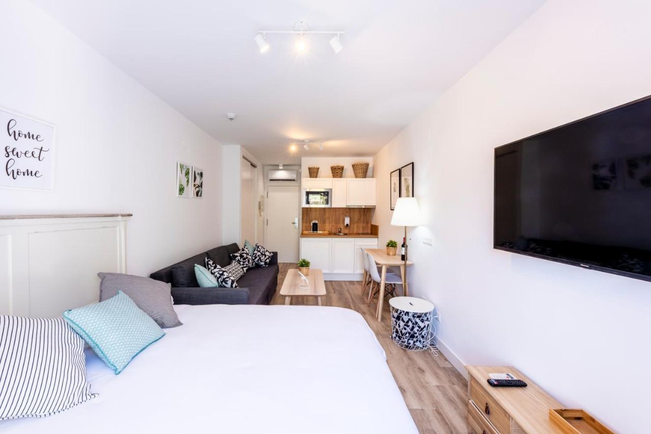 Apartamentos Toboso Plaza Nerja Ngoại thất bức ảnh Studio apartment