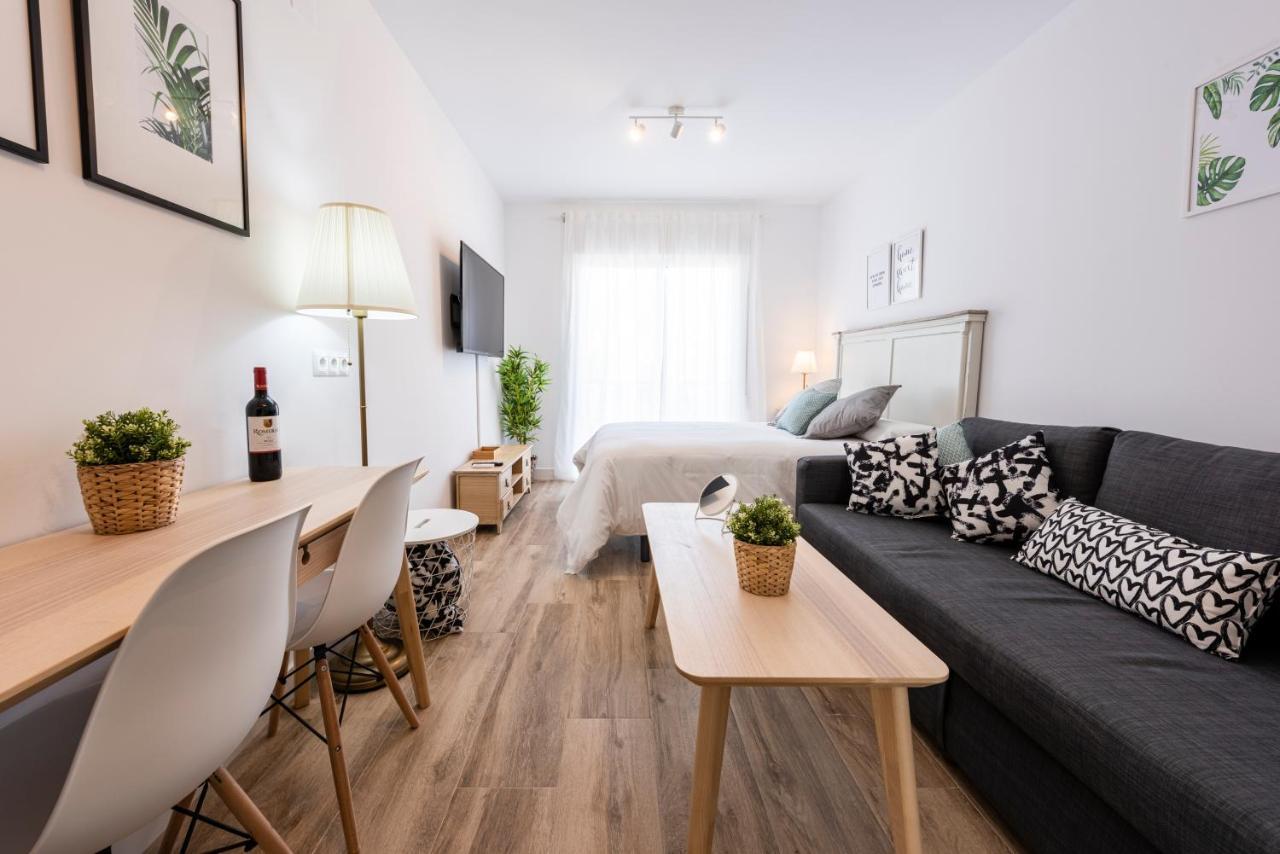 Apartamentos Toboso Plaza Nerja Ngoại thất bức ảnh A studio apartment in Madrid, Spain