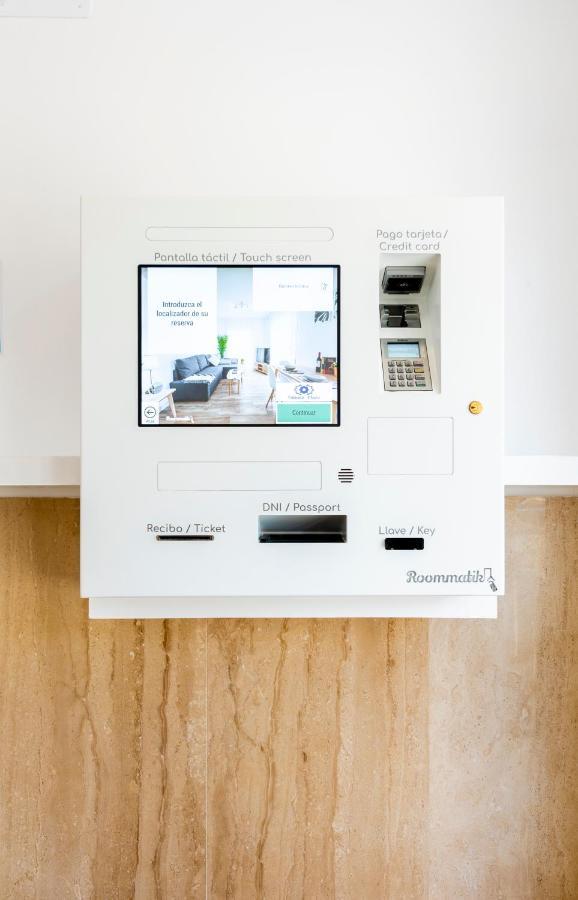 Apartamentos Toboso Plaza Nerja Ngoại thất bức ảnh Roommate