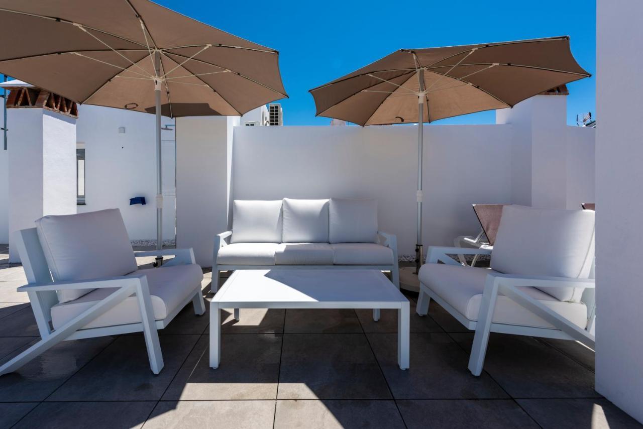 Apartamentos Toboso Plaza Nerja Ngoại thất bức ảnh Rooftop lounge at the Hotel