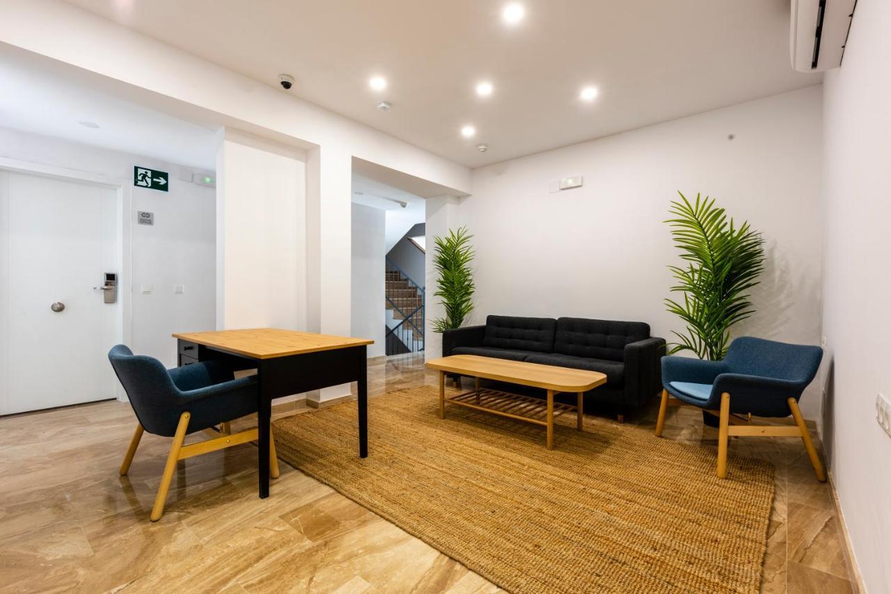 Apartamentos Toboso Plaza Nerja Ngoại thất bức ảnh The common room at the University of Roehampton